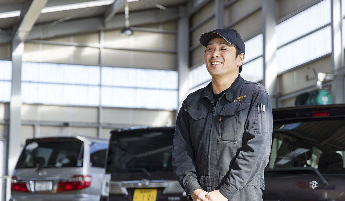 あんしんカーライフ 山本自動車 仕事中の様子